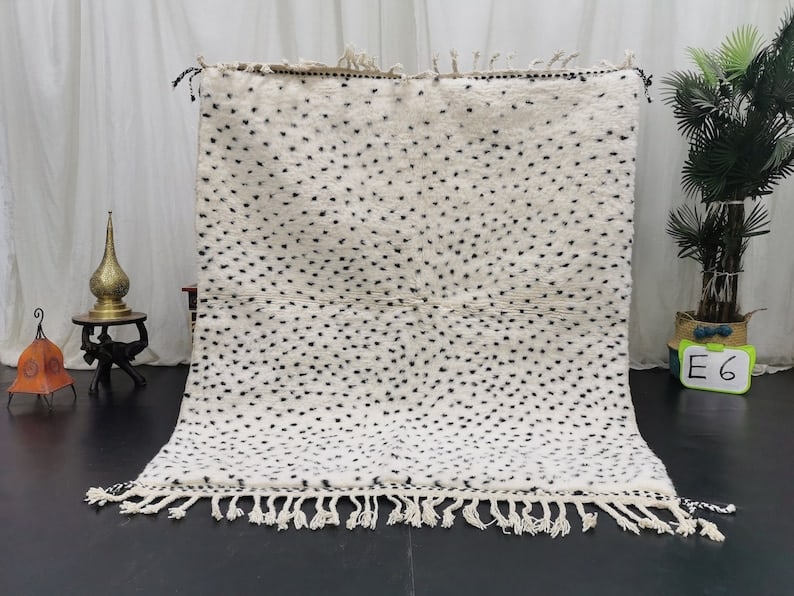Authentic White Soft Dotted Rug Handwoven in Morocco: Authentic White Soft Dotted Rug Handwoven in Morocco Experience the warmth and character of this White Soft Dotted Rug, a handwoven masterpiece crafted in the Atlas Mountains by local Berber women. Ma