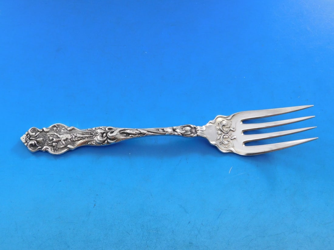 Wallace Irian Sterling Silver Fish Fork 6 7/8 Art Nouveau: Wallace Irian Sterling Silver Fish Fork 6 7/8 Art Nouveau Experience the elegance of the Irian pattern by Wallace with this exquisite sterling silver fish fork. Measuring 6 7/8 inches, this Art Nouvea