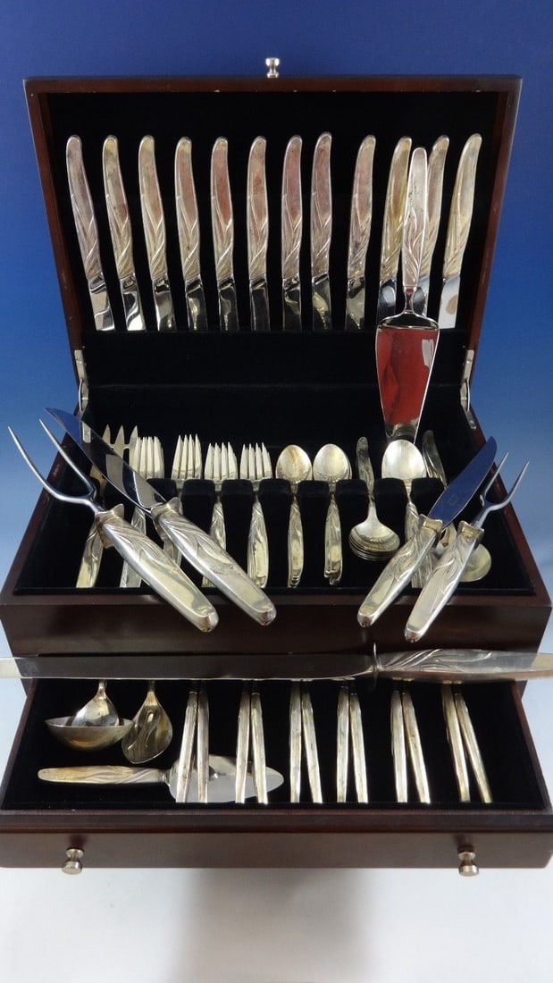 Towle Southwind Sterling Silver Flatware Set 85 Pieces for 12 with Bonus Storage Chest: Towle Southwind Sterling Silver Flatware Set 85 Pieces for 12 with Bonus Storage Chest Enhance your dining experience with this exquisite Southwind by Towle Sterling Silver Flatware Set, designed to s