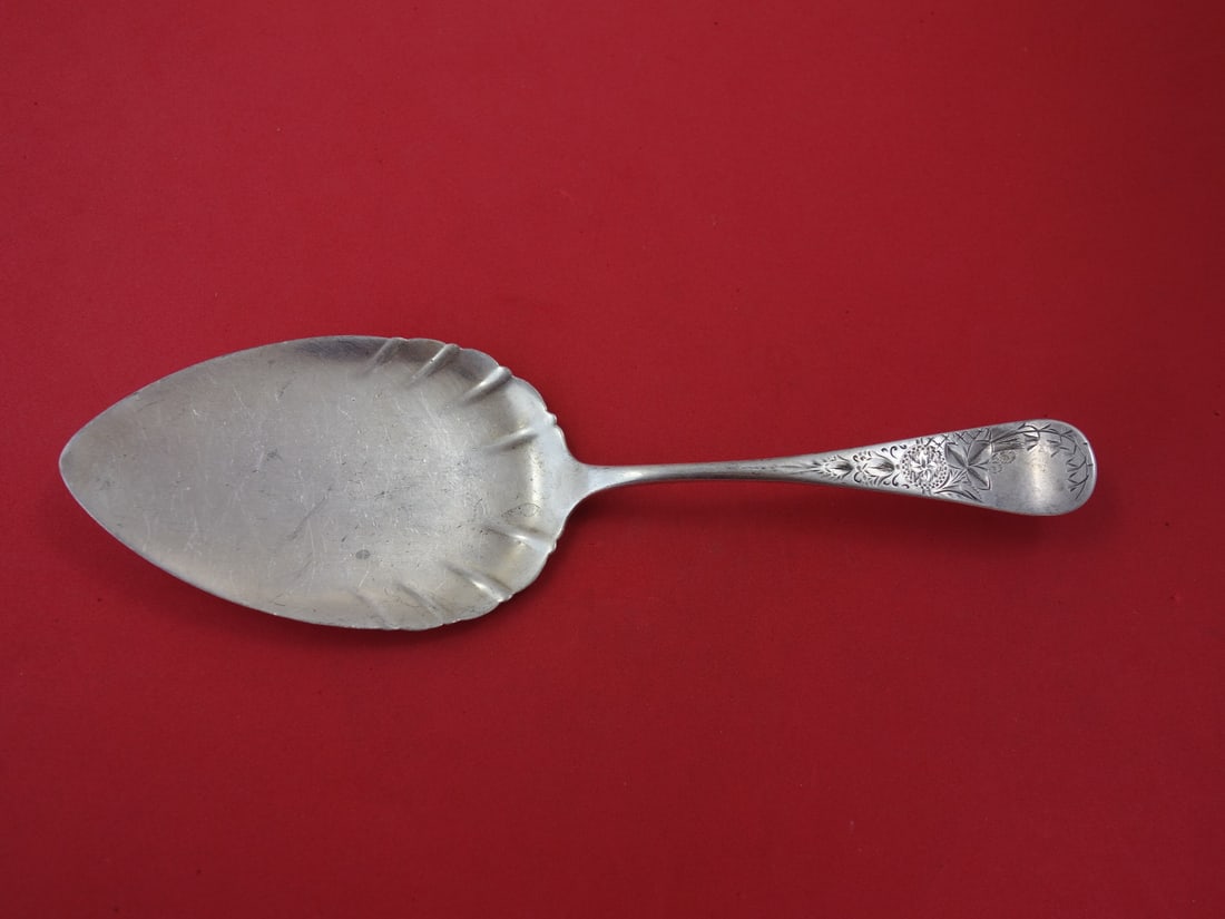 Whiting Antique Lily Engraved Sterling Silver Pie Server 7 5/8 Inches: Whiting Antique Lily Engraved Sterling Silver Pie Server 7 5/8 Inches This exquisite pie server features the Antique Lily Engraved pattern by Whiting, showcasing timeless craftsmanship from the late 1