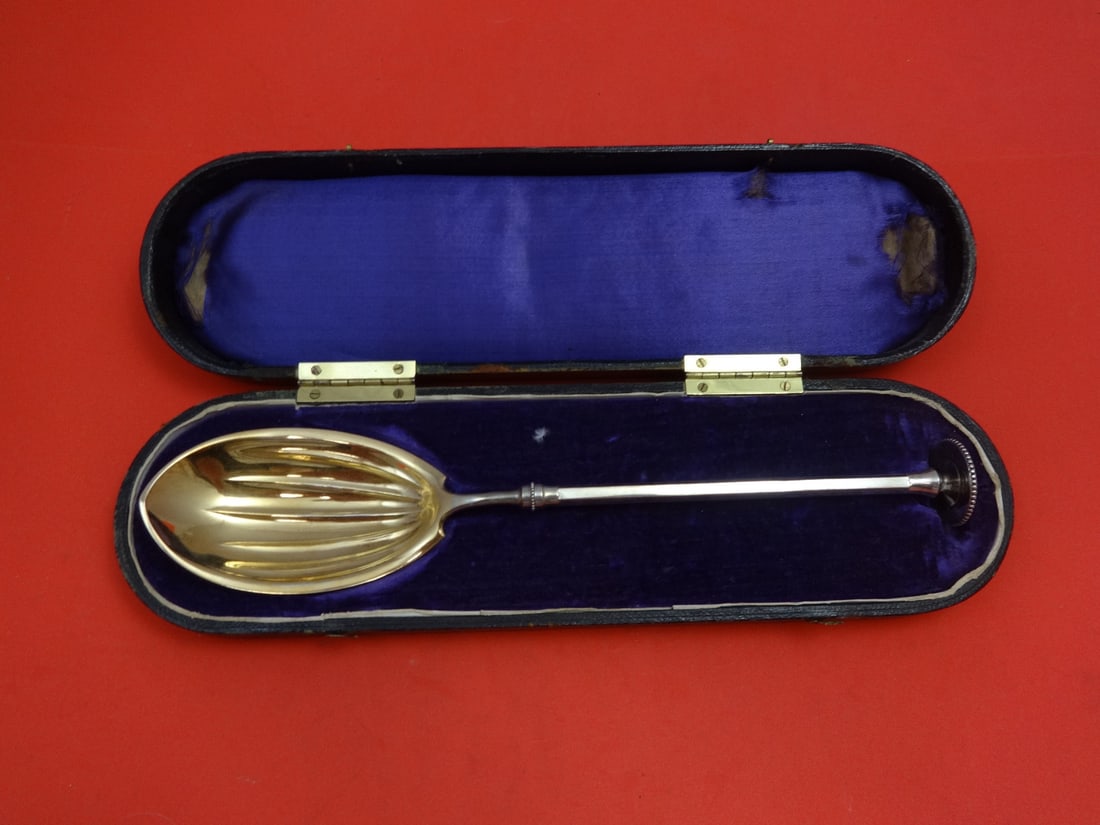 Gorham Old English Sterling Silver Berry Spoon Circa 1865 in Fitted Box: Gorham Old English Sterling Silver Berry Spoon Circa 1865 in Fitted Box This exquisite Old English berry spoon by Gorham is crafted from high-quality sterling silver and dates back to 1865. The spoon 