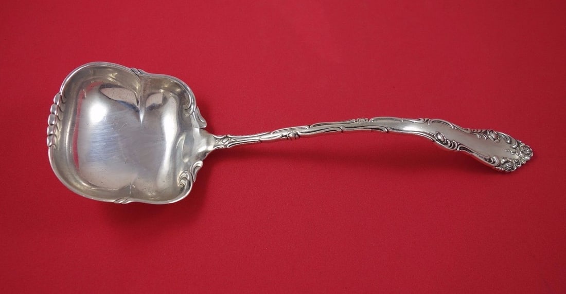 Towle Old English Sterling Silver Oyster Ladle 11 Inch: Towle Old English Sterling Silver Oyster Ladle 11 Inch This exquisite Old English Oyster Ladle by Towle is a remarkable piece crafted from sterling silver, measuring 11 inches in length. With a design