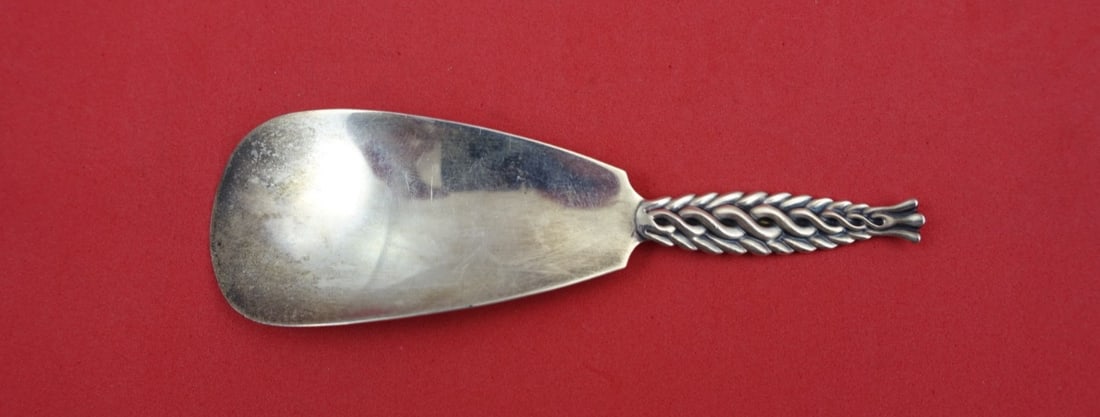 Shiebler Sterling Silver Shoe Horn with Braided Handle 5 Inch: Shiebler Sterling Silver Shoe Horn with Braided Handle 5 Inch This sterling silver shoe horn by Shiebler features a unique braided handle design. Dating from 1850-1899, it is not monogrammed and