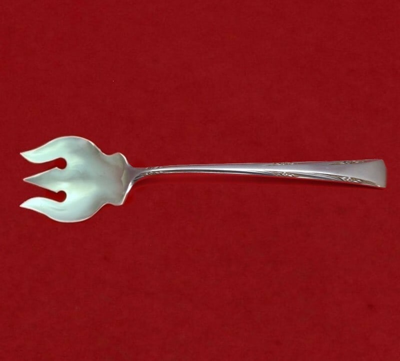 Gorham Greenbrier Sterling Silver Ice Cream Fork Chantilly 6 Inch: Gorham Greenbrier Sterling Silver Ice Cream Fork Chantilly 6 Inch This exquisite Greenbrier ice cream fork by Gorham is crafted from high-quality sterling silver and features a beautiful Chantilly sty