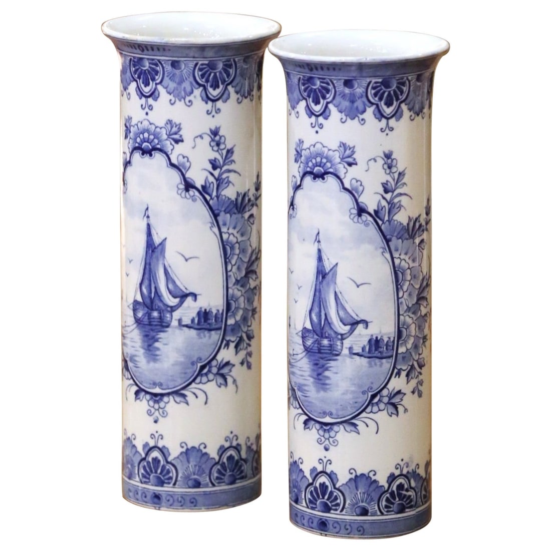 Set of 2 Dutch Delft faience vases with hand-painted sailboat decor (1 of 9)