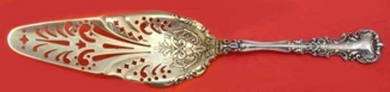 International Avalon Sterling Silver Jelly Cake Server 8 1/4 Fancy Pierced Gold Wash: International Avalon Sterling Silver Jelly Cake Server 8 1/4 Fancy Pierced Gold Wash Indulge in the elegance of this Avalon jelly cake server by International Sterling. Crafted from sterling silver, t
