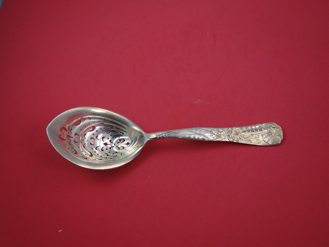 Tiffany & Co. Vine Sterling Silver Ice Spoon Peapod Motif with Certificate: Tiffany & Co. Vine Sterling Silver Ice Spoon Peapod Motif with Certificate Discover a stunning piece of Tiffany & Co. craftsmanship with this rare Sterling Silver Ice Spoon, featuring the exquisite Pe