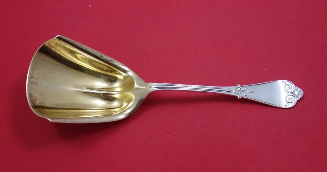 Tiffany & Co Beekman Sterling Silver Cracker Scoop 9 1/4 Ribbed Design: Tiffany & Co Beekman Sterling Silver Cracker Scoop 9 1/4 Ribbed Design This stunning Beekman cracker scoop by Tiffany & Co. showcases a beautiful ribbed design and is crafted from high-quality sterlin