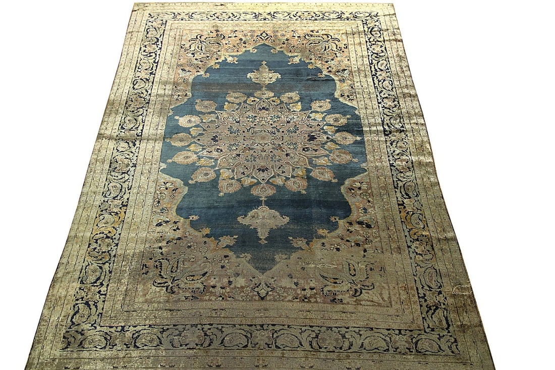 4X6 Hand Knotted Silk Area Rug Hereke Floral Medallion Turkey: 4X6 Hand Knotted Silk Area Rug Hereke Floral Medallion Turkey This is a rare and important 17th-century antique Turkish Hereke area rug, crafted entirely from natural silk. Hand-knotted with exception