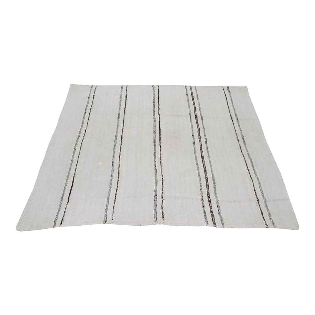 Turkish Wool Kilim Flatweave Rug 5'10x6: Turkish Wool Kilim Flatweave Rug 5'10x6 This vintage Turkish hand-knotted flatweave kilim is crafted from wool using traditional techniques, offering a blend of timeless craftsmanship and modern desig
