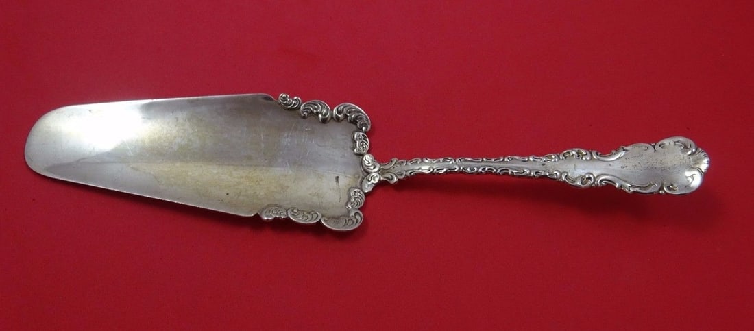 Whiting Louis XV Sterling Silver Pastry Server 9 7/8 inches: Whiting Louis XV Sterling Silver Pastry Server 9 7/8 inches Presenting a stunning Louis XV Pastry Server by Whiting, crafted from high-quality sterling silver. This exquisite piece features a flat han