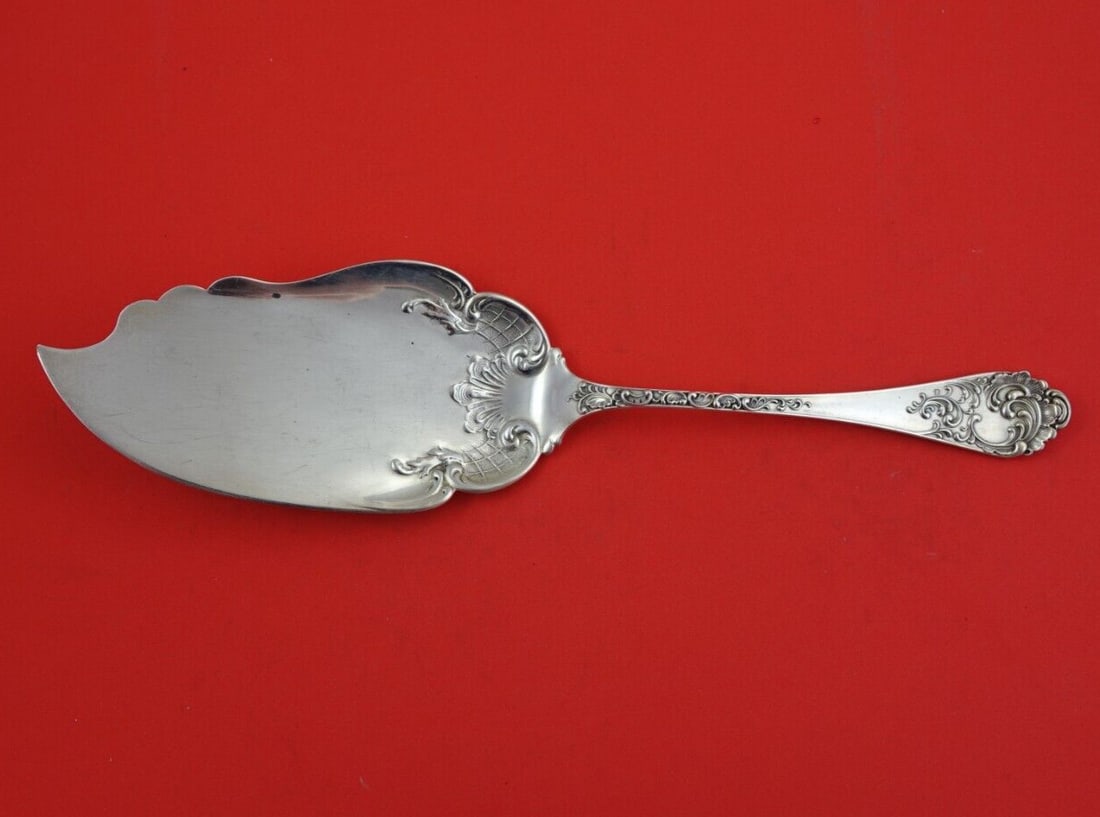Shiebler Maintenon Sterling Silver Fish Server 11.5 Inches: Shiebler Maintenon Sterling Silver Fish Server 11.5 Inches This exquisite fish server is a stunning piece from the Maintenon pattern, crafted by Shiebler in sterling silver (.925). Measuring 11 1/2 in