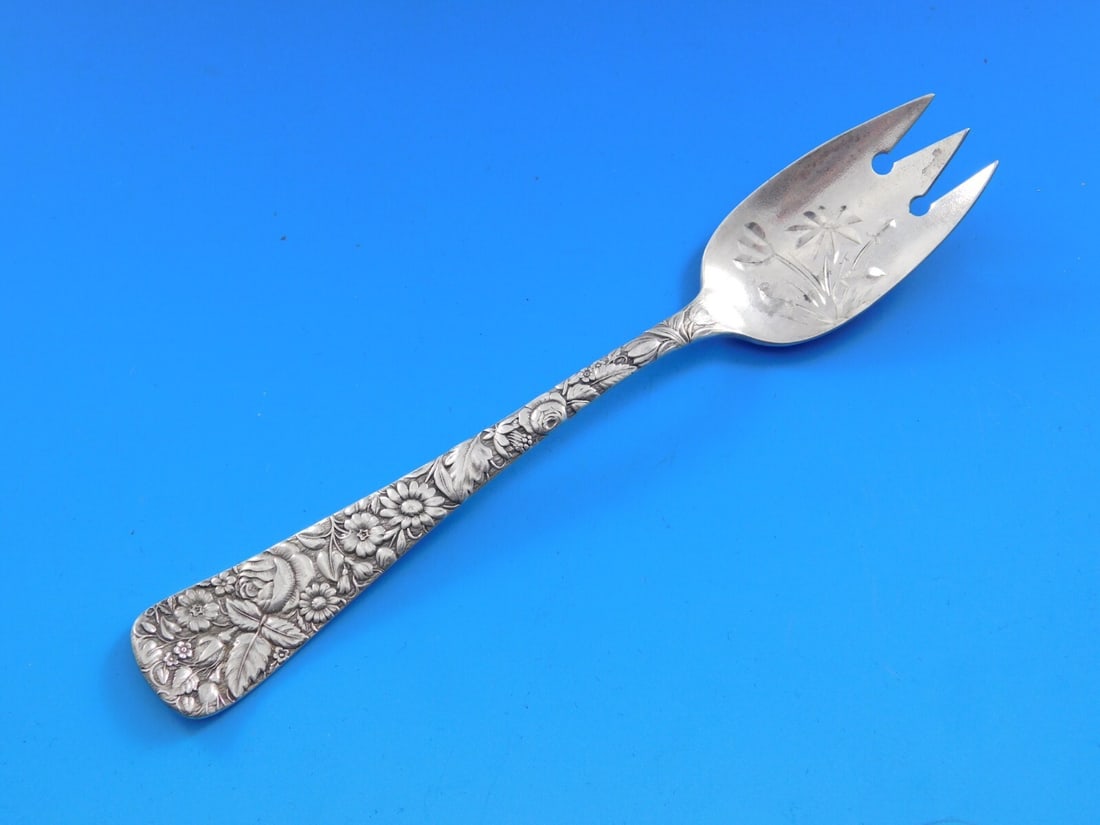 Towle Arlington Sterling Silver Ice Cream Fork Floral Motif 5 3/8": Towle Arlington Sterling Silver Ice Cream Fork Floral Motif 5 3/8" This exquisite Arlington ice cream fork by Towle is crafted from high-quality sterling silver, showcasing a beautiful floral motif in