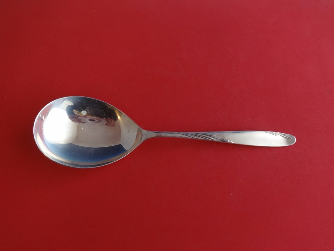 Gorham Willow Sterling Silver Serving Berry Spoon 9": Gorham Willow Sterling Silver Serving Berry Spoon 9" Sterling silver berry spoon in the Willow pattern by Gorham. It is not monogrammed and is in excellent pre-owned condition. Specifications Pattern: