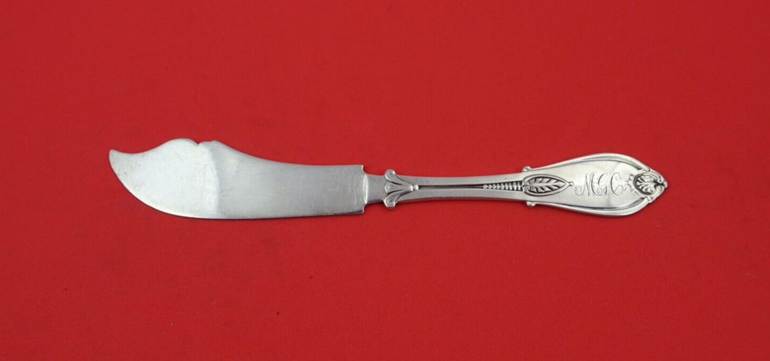 Whiting Armor Sterling Silver Fish Knife 7 Inch Flat Handle: Whiting Armor Sterling Silver Fish Knife 7 Inch Flat Handle Discover the timeless elegance of the Armor fish knife by Whiting, crafted from high-quality sterling silver. This exquisite knife features 