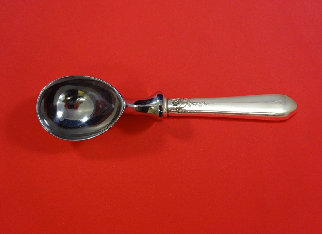 Lunt Nellie Custis Sterling Silver Ice Cream Scoop Custom 7": Lunt Nellie Custis Sterling Silver Ice Cream Scoop Custom 7" This Nellie Custis by Lunt ice cream scoop is made of sterling silver with a hollow handle and a stainless steel implement. It is custom ma