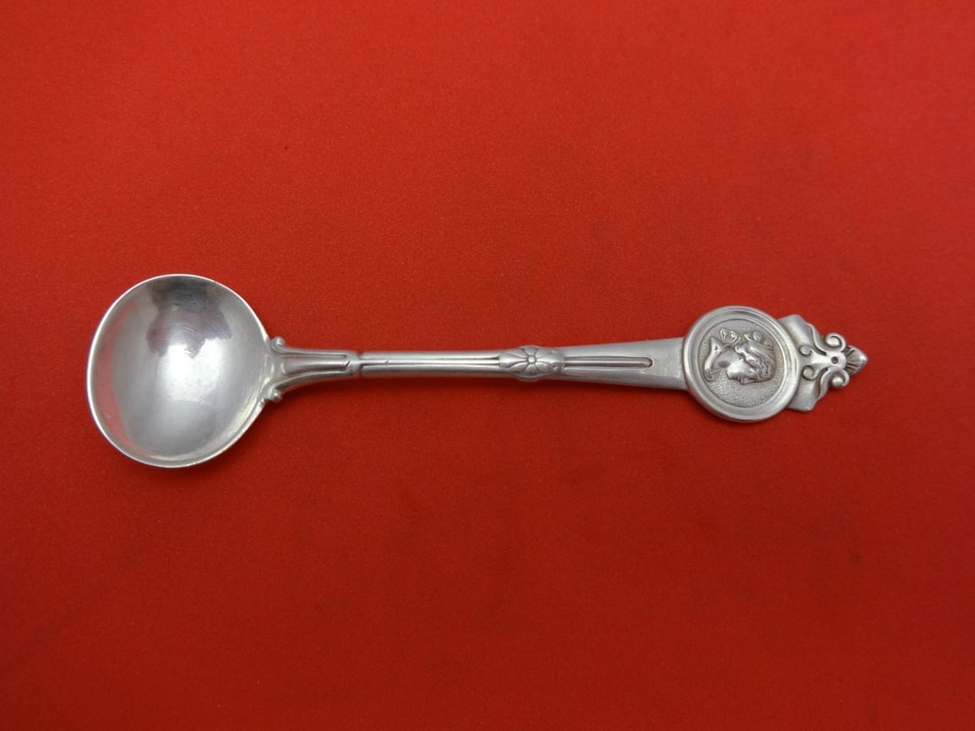 Gorham Medallion Pattern Sterling Silver Master Salt Spoon 3.5": Gorham Medallion Pattern Sterling Silver Master Salt Spoon 3.5" This exquisite salt spoon, crafted by Gorham, showcases the elegant Medallion pattern. Made from high-quality sterling silver, this mast