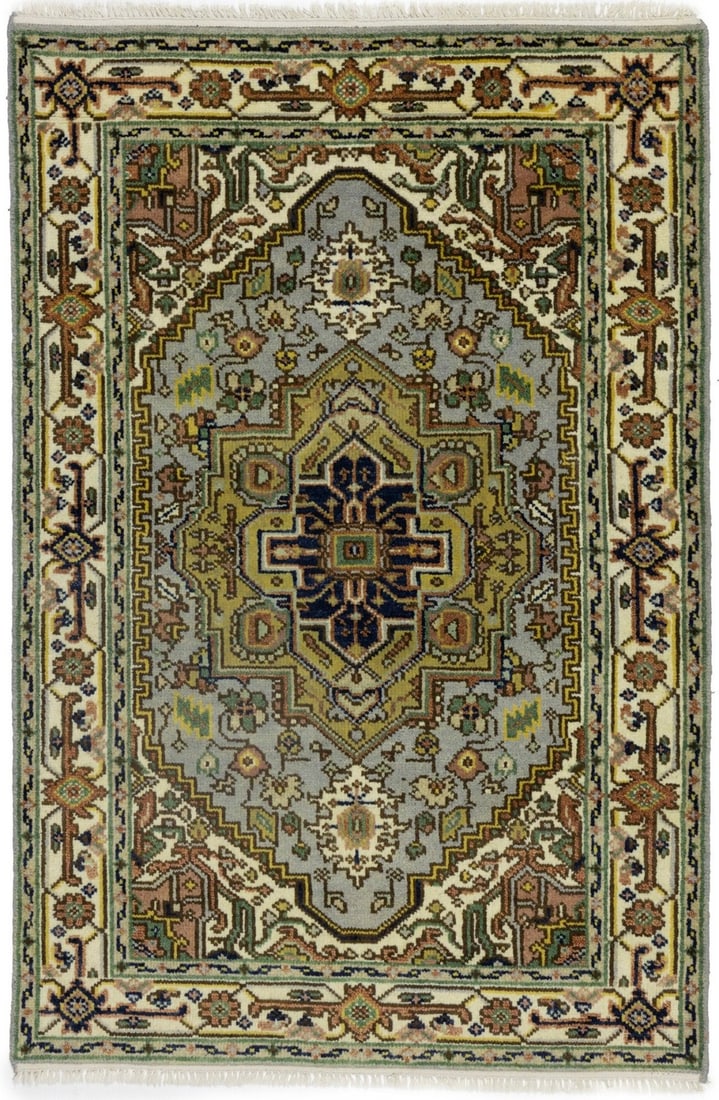 Hand-Knotted Light Gray Heriz Serapi Wool Rug 4x6 ft Geometric Design: Hand-Knotted Light Gray Heriz Serapi Wool Rug 4x6 ft Geometric Design Enhance your home decor with this exquisite Light Gray Heriz Serapi Oriental Rug. This geometric tribal farmhouse carpet measures 