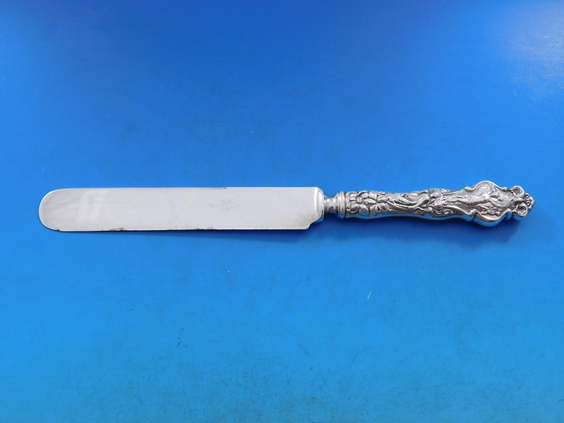 Wallace Irian Sterling Silver Regular Knife 8 7/8 Art Nouveau: Wallace Irian Sterling Silver Regular Knife 8 7/8 Art Nouveau Introducing the Irian pattern knife by Wallace, a stunning piece crafted from sterling silver with a hollow handle and a blunt silverplate