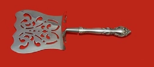 Lunt Malvern Hooded Asparagus Server Sterling Silver 9 1/2 HHWS: Lunt Malvern Hooded Asparagus Server Sterling Silver 9 1/2 HHWS Sterling silver asparagus server in the Malvern pattern by Lunt. This serving piece features a hollow handle with a stainless implement,