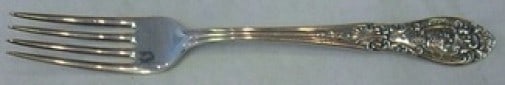 Easterling Southern Grandeur Sterling Silver Fork 7 1/4": Easterling Southern Grandeur Sterling Silver Fork 7 1/4" This exquisite Southern Grandeur regular fork by Easterling is crafted from high-quality sterling silver, showcasing a timeless design that enh
