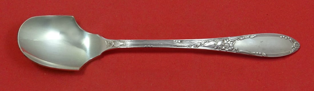 Oneida Virginian Sterling Silver Custom Cheese Scoop 5 3/4": Oneida Virginian Sterling Silver Custom Cheese Scoop 5 3/4" Sterling silver cheese scoop in the Virginian pattern by Oneida. This custom made piece measures 5 3/4 inches and is not monogrammed. It is 