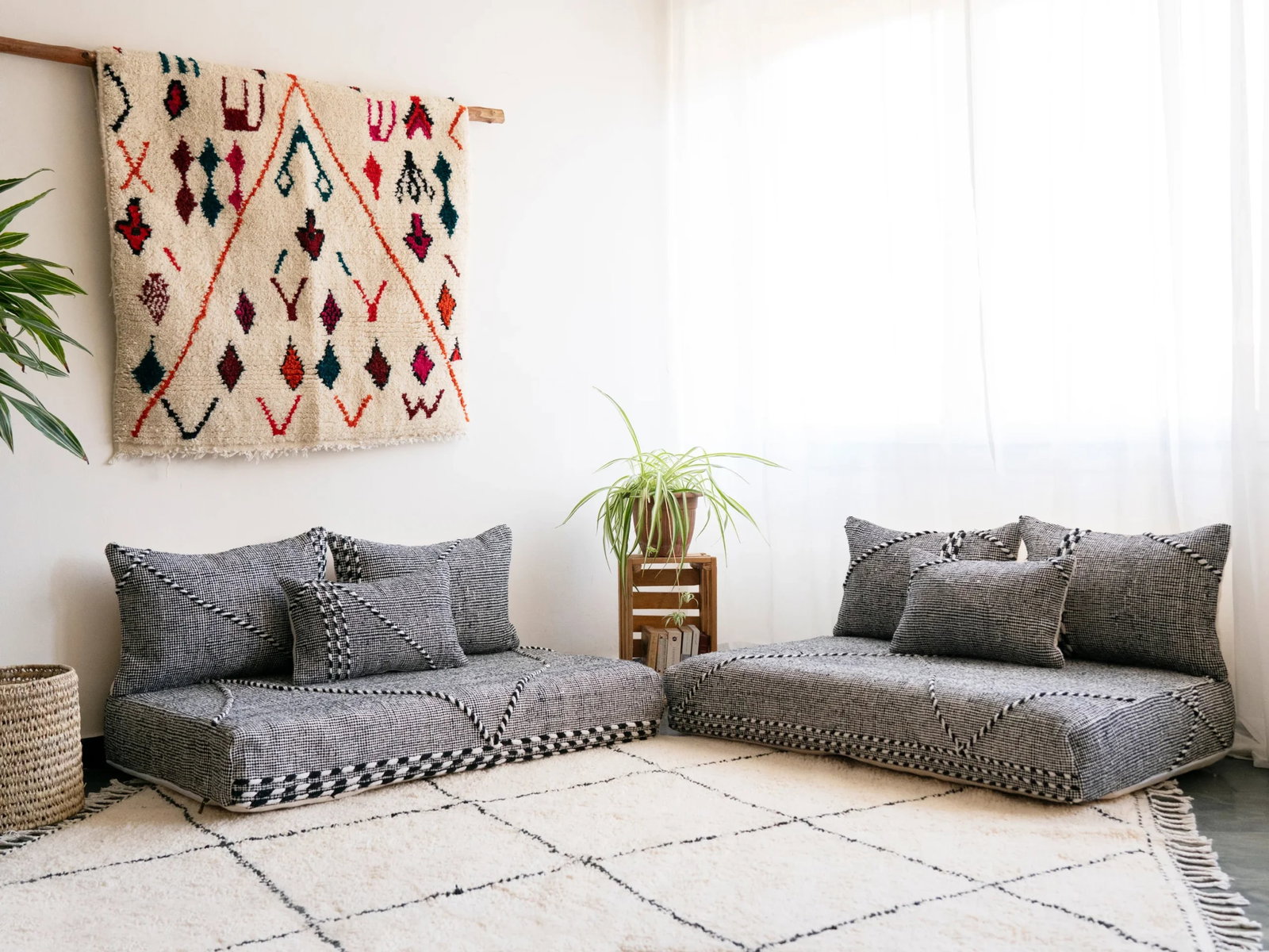 Handmade Moroccan Berber Loveseat Sofa Black White Wool: Handmade Moroccan Berber Loveseat Sofa Black White Wool Elevate your living space with the Handmade Moroccan Berber Loveseat Sofa - Black & White Edition, a stunning blend of traditional craftsmanship