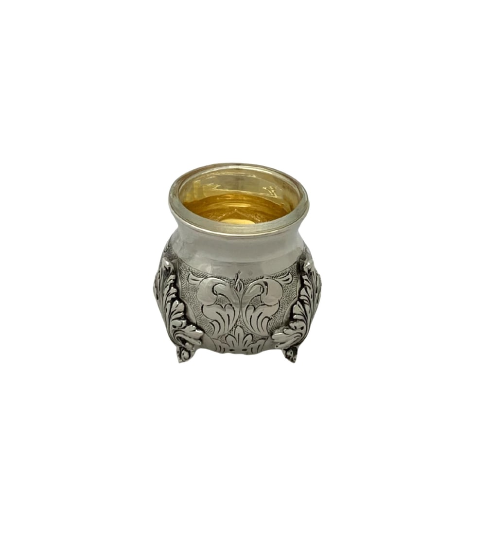 Handmade 925 Sterling Silver Leaf Applique Salt Holder: Handmade 925 Sterling Silver Leaf Applique Salt Holder This exquisite handmade salt holder is crafted from fine 925 sterling silver and features a beautiful leaf applique chased swirl design. The comb