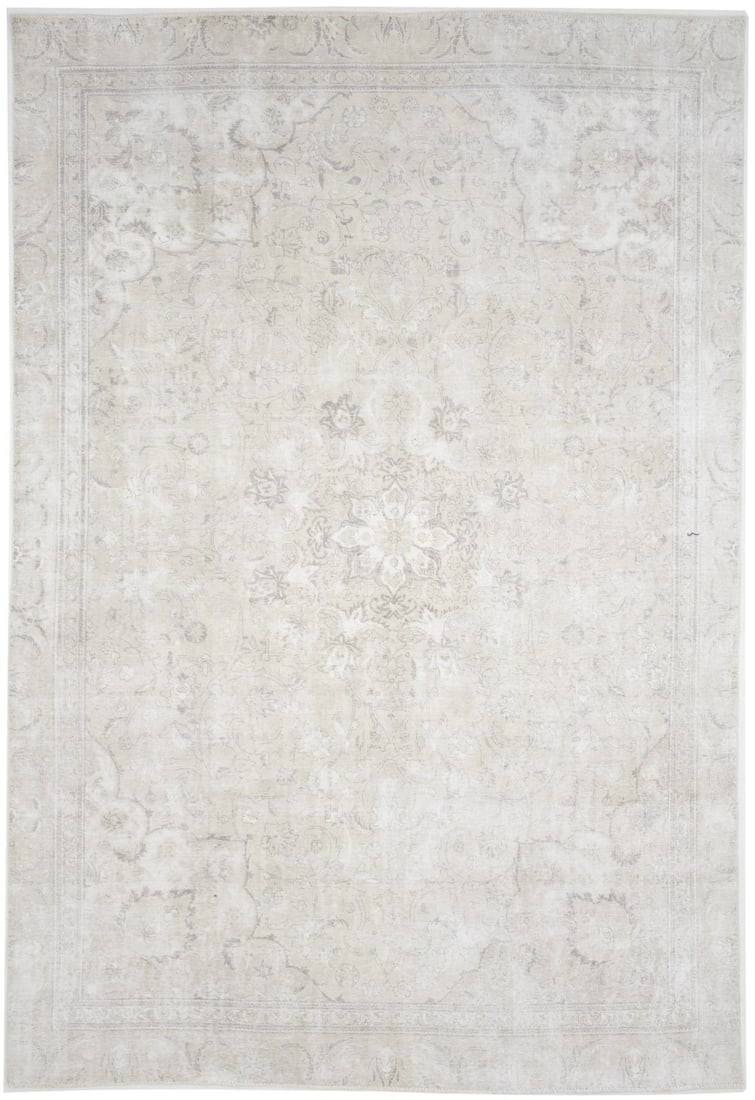 Vintage Floral Antique Medallion Handmade Wool Rug 8'4 x 11'11: Vintage Floral Antique Medallion Handmade Wool Rug 8'4 x 11'11 Enhance your living space with this exquisite Floral Antique Medallion Oriental Rug. Measuring 8'4" x 11'11", this vintage, hand-knotted 