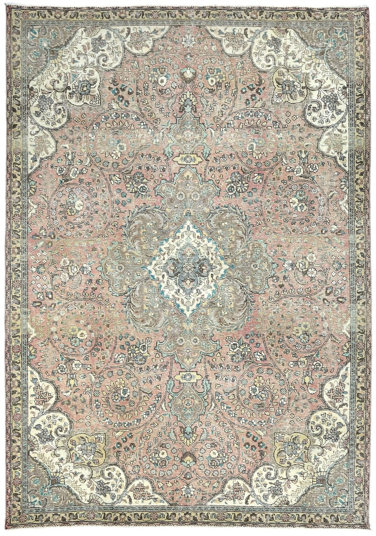 Vintage Floral Medallion Hand-Knotted Wool Rug 7'5 x 10'5: Vintage Floral Medallion Hand-Knotted Wool Rug 7'5 x 10'5 Enhance your living space with this exquisite Floral Medallion Antique Oriental Rug. Measuring 7'5" x 10'5", this hand-knotted area rug featur