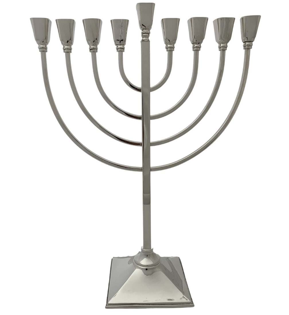 Italian Handmade 925 Sterling Silver Modern Hanukah Menorah Shiny Sleek Design: Italian Handmade 925 Sterling Silver Modern Hanukah Menorah Shiny Sleek Design This fine Italian Hanukah Menorah is crafted from 925 sterling silver and features a handmade, modern, sleek, and shiny d