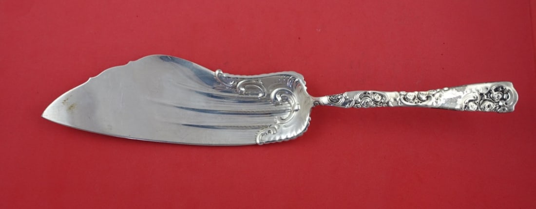 Whiting Rose and Scroll Sterling Silver Fish Server 13.5 Inch: Whiting Rose and Scroll Sterling Silver Fish Server 13.5 Inch This exquisite fish server from Whiting features the elegant Rose and Scroll pattern, crafted from high-quality sterling silver. Measuring