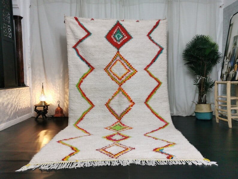 Handwoven Moroccan Rug 100% Sheep Wool 6.56 x 3.28 Feet: Handwoven Moroccan Rug 100% Sheep Wool 6.56 x 3.28 Feet Discover the beauty of this Stunning Elegant Rug, handwoven in the Atlas Mountains by skilled Berber women weavers. Crafted using traditional to