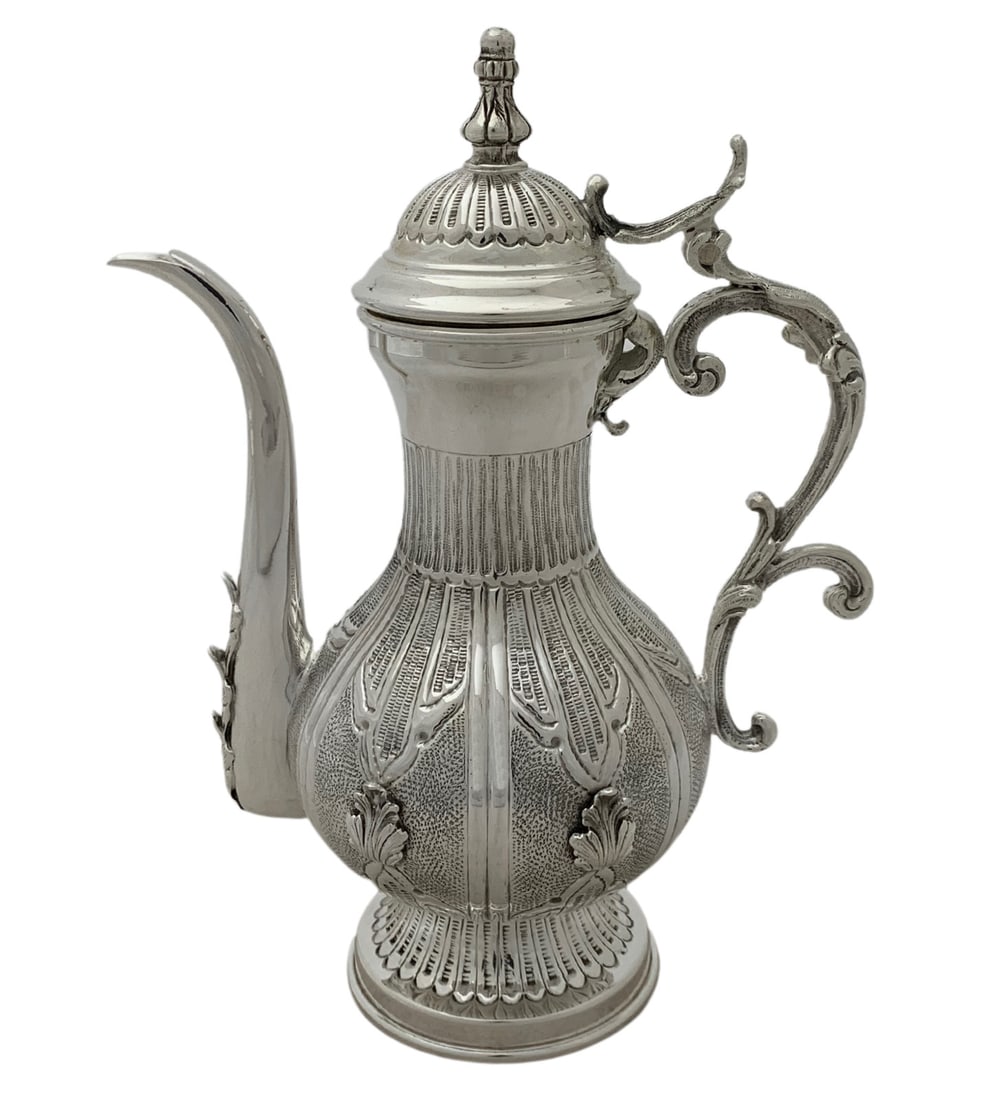 Handcrafted 925 Sterling Silver Leaf Applique Oil Pitcher 9.5 Inches: Handcrafted 925 Sterling Silver Leaf Applique Oil Pitcher 9.5 Inches This exquisite oil pitcher is crafted from fine 925 sterling silver, showcasing a stunning handmade leaf applique design that combi