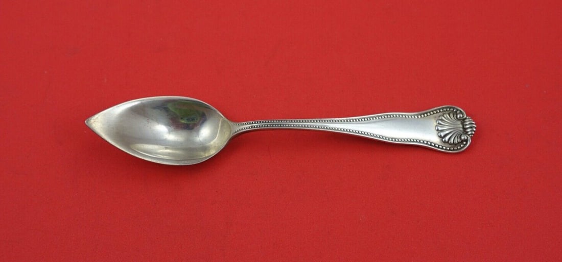 Frank Smith Newport Shell Sterling Silver Grapefruit Spoon 5.5": Frank Smith Newport Shell Sterling Silver Grapefruit Spoon 5.5" This exquisite grapefruit spoon features the elegant Newport Shell pattern by Frank Smith, crafted from high-quality sterling silver. Me