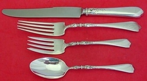 Lunt Nellie Custis Sterling Silver 4-Piece Dinner Setting: Lunt Nellie Custis Sterling Silver 4-Piece Dinner Setting This exquisite 4-piece dinner size place setting, crafted by Lunt in the elegant Nellie Custis pattern, features timeless sterling silver comp