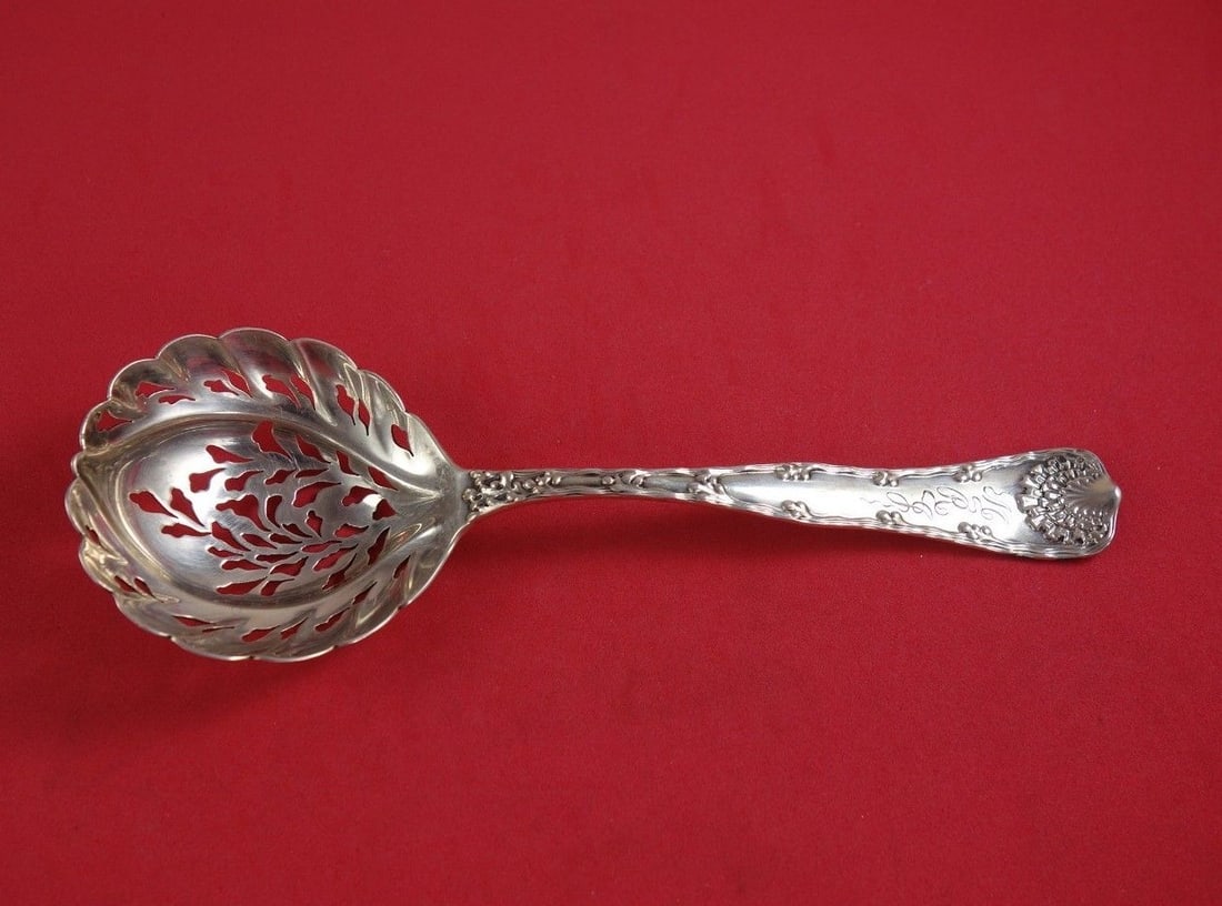 Tiffany & Co Wave Edge Sterling Silver Sugar Sifter 7 1/4": Tiffany & Co Wave Edge Sterling Silver Sugar Sifter 7 1/4" This exquisite sugar sifter by Tiffany & Co. features a classic Wave Edge pattern and is crafted from sterling silver. The round bowl measure