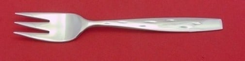 Wallace Discovery Sterling Silver Salad Fork 3-Tine 6.75 Inch Flatware: Wallace Discovery Sterling Silver Salad Fork 3-Tine 6.75 Inch Flatware This exquisite Wallace salad fork showcases the elegant Discovery pattern, crafted from high-quality sterling silver. With a leng