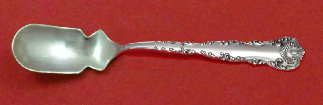 Frank Whiting Kings Court Sterling Silver Horseradish Scoop 5 3/4 Custom Made: Frank Whiting Kings Court Sterling Silver Horseradish Scoop 5 3/4 Custom Made This exquisite horseradish scoop is crafted in the iconic Kings Court pattern by Frank Whiting. Made from high-quality ste