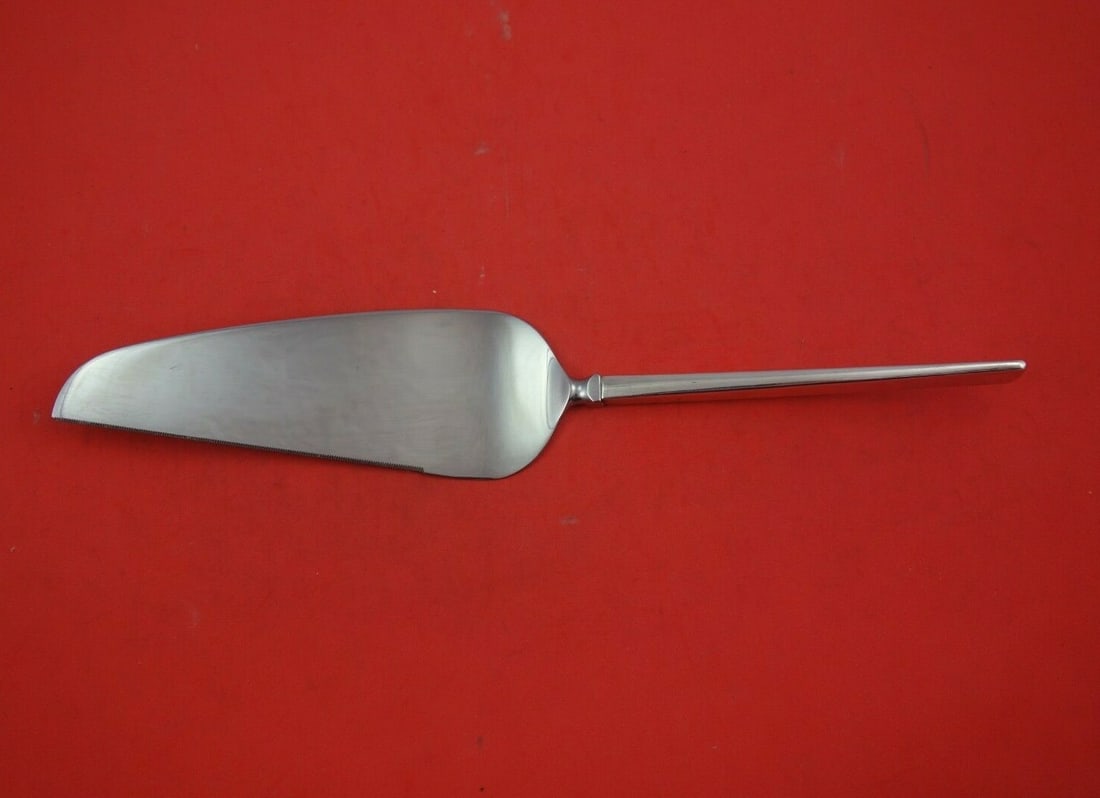 Reed and Barton Dimension Sterling Silver Pie Server Twist Handle 11": Reed and Barton Dimension Sterling Silver Pie Server Twist Handle 11" This exquisite pie server from Reed and Barton is part of the Dimension pattern, showcasing a beautifully crafted sterling silver 