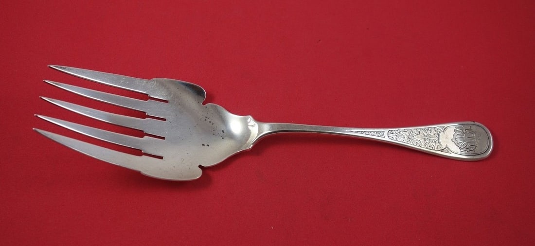 Tiffany & Co. Antique Ivy Sterling Silver Serving Fork 10" 5-Tine: Tiffany & Co. Antique Ivy Sterling Silver Serving Fork 10" 5-Tine This exquisite serving fork features the Ivy pattern, also known as Antique Ivy, and is crafted by the renowned Tiffany & Co. Made of 