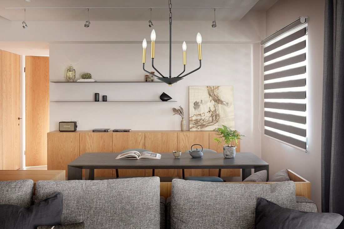 Living District Enzo 4-Light Black Brass Pendant Chandelier 18 Inch: Living District Enzo 4-Light Black Brass Pendant Chandelier 18 Inch This modern black and brass pendant chandelier features a sleek metal steel frame and accommodates four E12 light bulbs (not include