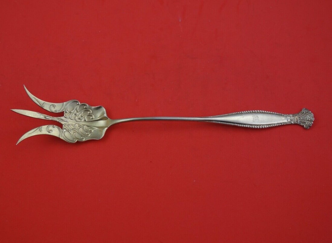 Shiebler Sandringham Sterling Silver Salad Fork 9 3/8 inches Gold Washed: Shiebler Sandringham Sterling Silver Salad Fork 9 3/8 inches Gold Washed This exquisite serving fork is part of the Sandringham pattern by Shiebler, crafted from high-quality sterling silver. Measurin