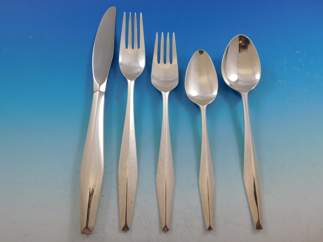 Reed & Barton Diamond Sterling Silver Flatware Set for 8 40 Pieces Mid-Century Modern: Reed & Barton Diamond Sterling Silver Flatware Set for 8 40 Pieces Mid-Century Modern Elevate your dining experience with the Diamond by Reed & Barton Sterling Silver Flatware Set, a stunning collecti