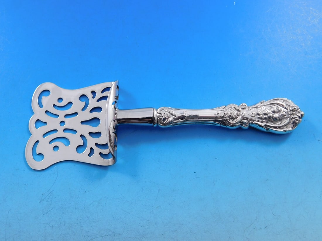 Reed & Barton Francis I Sterling Silver Petit Four Server 6.25" Custom Design: Reed & Barton Francis I Sterling Silver Petit Four Server 6.25" Custom Design This exquisite petit four server is crafted by Reed and Barton in the iconic Francis I pattern. Made from sterling silver 