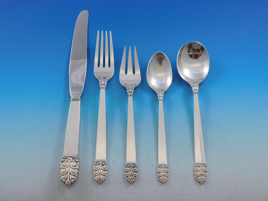 International Sterling Silver Northern Lights Flatware Set 30 Pieces with Towle Caddy: International Sterling Silver Northern Lights Flatware Set 30 Pieces with Towle Caddy Enhance your dining experience with this exquisite 30-piece Sterling Silver Flatware Set from the Northern Lights 