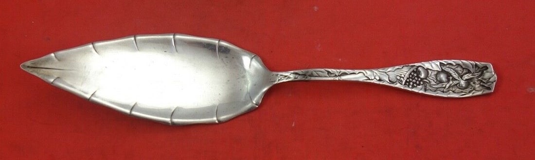 Towle Pomona Sterling Silver Jelly Cake Server 8 3/8 Inches: Towle Pomona Sterling Silver Jelly Cake Server 8 3/8 Inches This exquisite Pomona Jelly Cake Server by Towle is crafted from high-quality sterling silver and measures 8 3/8 inches. Designed in the ele
