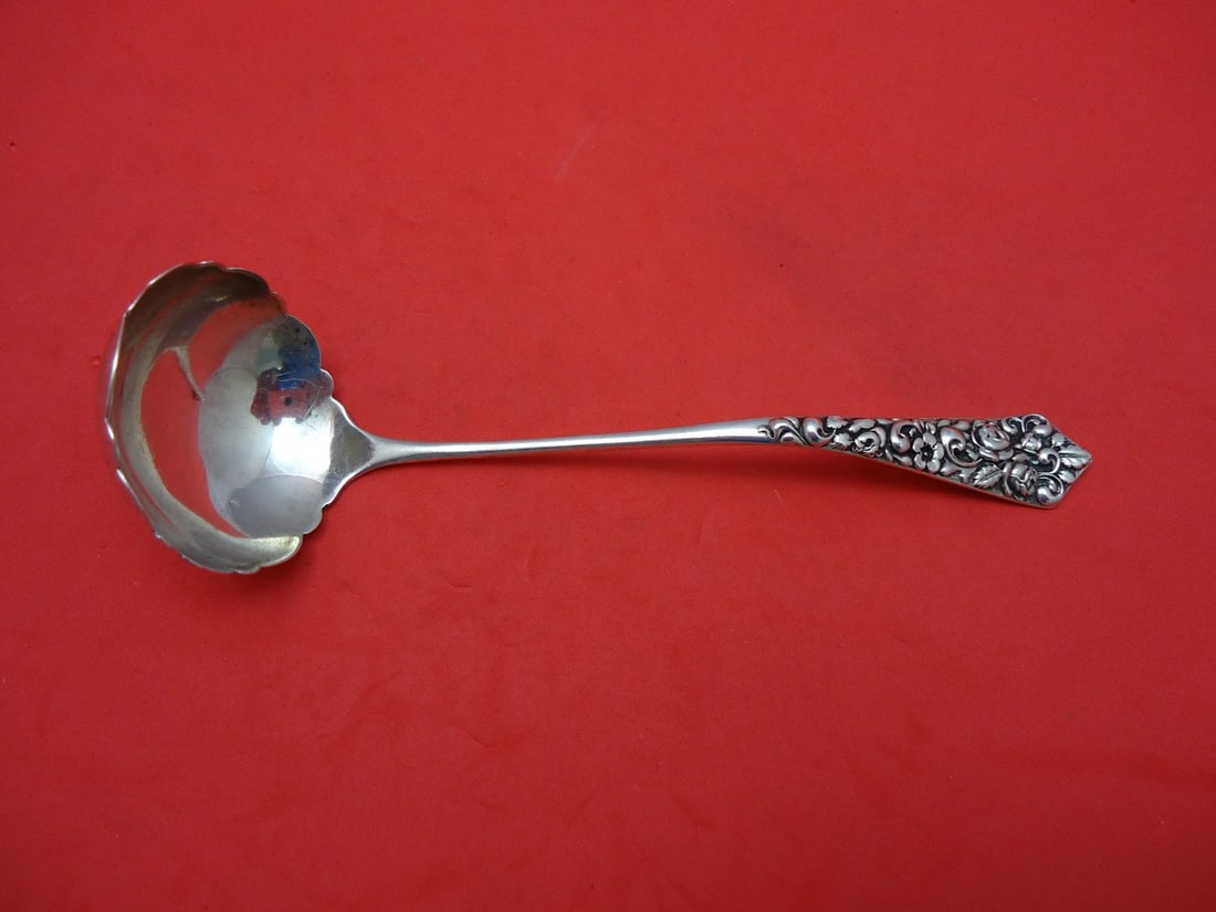 Mount Vernon Knowles Essex Sterling Silver Scalloped Sauce Ladle 5 7/8": Mount Vernon Knowles Essex Sterling Silver Scalloped Sauce Ladle 5 7/8" This exquisite Essex by Mount Vernon Knowles sterling silver sauce ladle features a beautiful scalloped design, measuring 5 7/8 