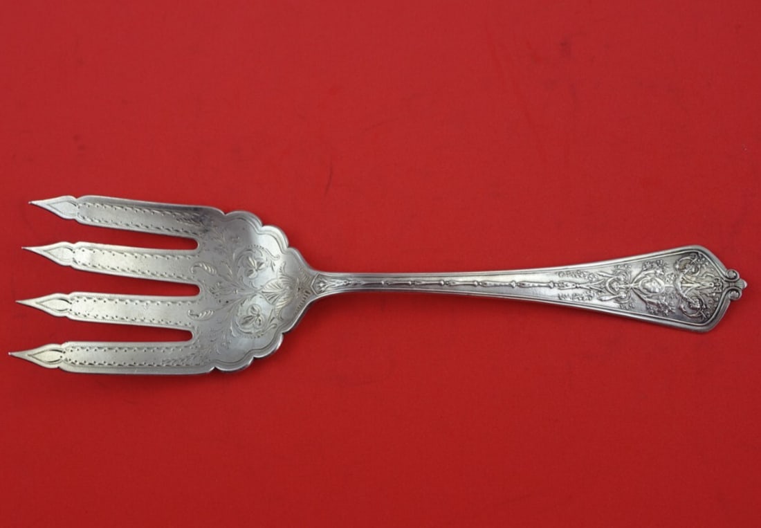 Gorham Lady Washington Sterling Silver Fish Serving Fork Brite-Cut 8.5": Gorham Lady Washington Sterling Silver Fish Serving Fork Brite-Cut 8.5" This exquisite fish serving fork is part of the Lady Washington pattern by Gorham, crafted from high-quality sterling silver. Me