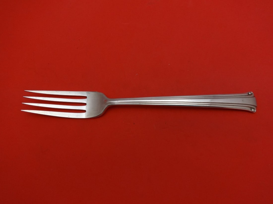 Reed and Barton Cotillion Sterling Silver 7 3/4 in Dinner Fork: Reed and Barton Cotillion Sterling Silver 7 3/4 in Dinner Fork Sterling silver dinner fork in the Cotillion pattern by Reed & Barton. It is not monogrammed and is in excellent pre-owned condition. Spe